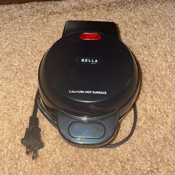 Bella - Mini Waffle Maker - Black : PREOWNED, BUT GREAT CONDITION. NO DAMAGES - Picture 1 of 13